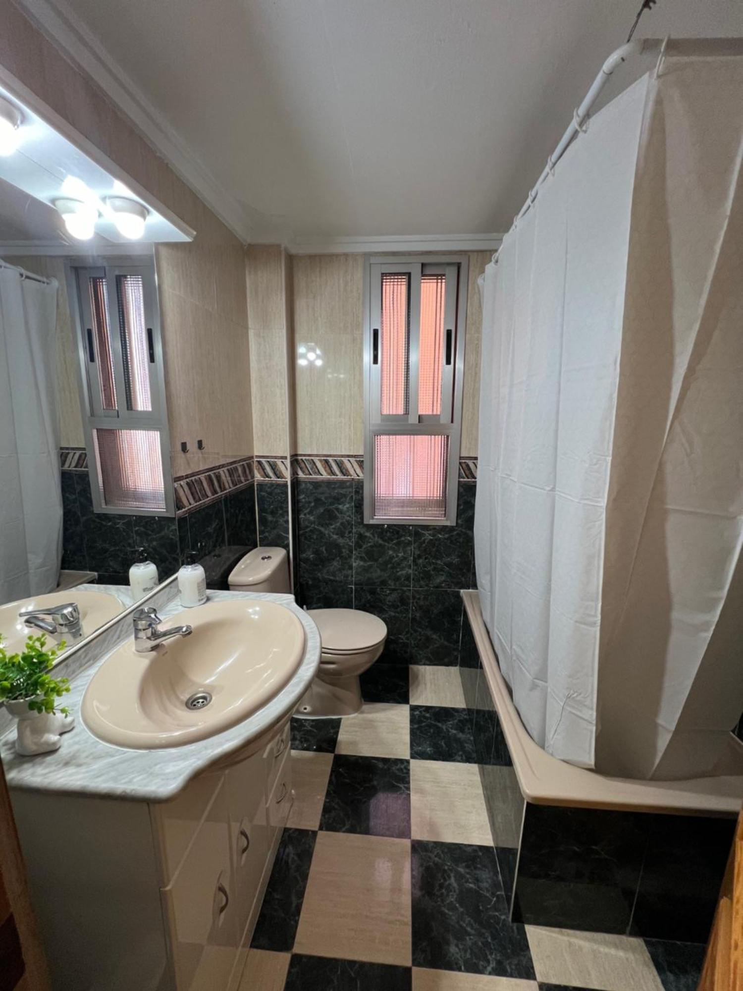Ferienwohnung Piso Completo Cerca De Artes Y Ciencias Valencia Exterior foto